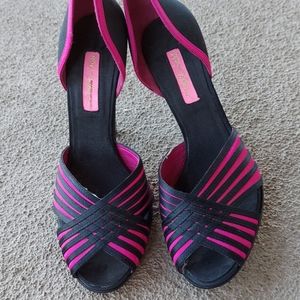 BETSEY JOHNSON VERO CUOIO PINK & BLACK STILETTO